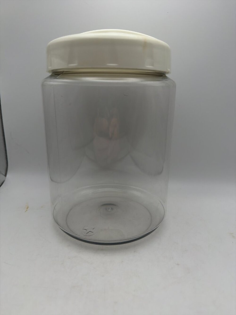 Rubbermaid Round‎ Food Storage Container D Twist Lid 5"Diameter x 7"H EUC